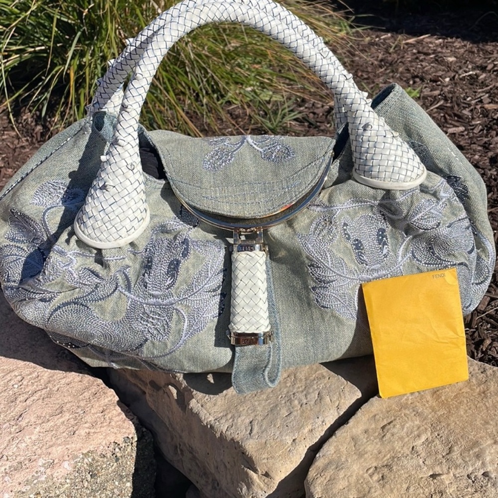 Elegant Gray Handbag with Woven Handles